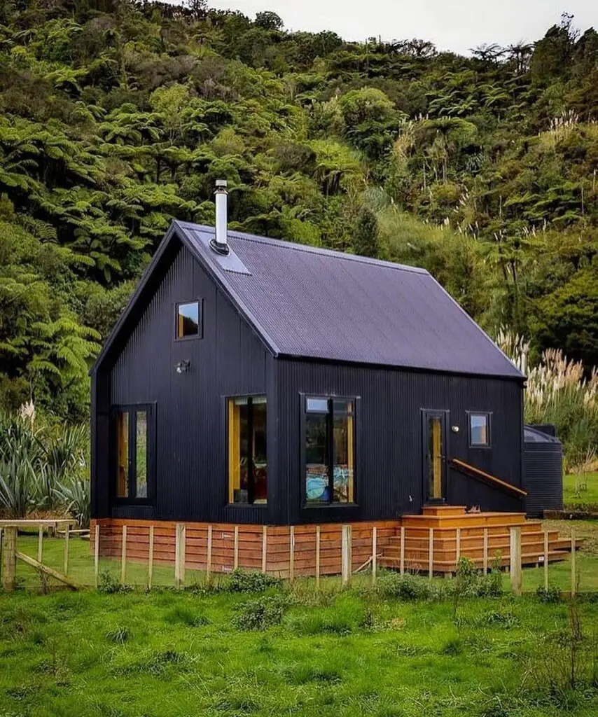 Casa de campo pequena em preto
